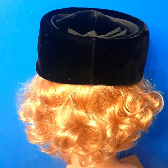 Vtg Evelyn Varon Black Velour Hat - Picture 4 of 5